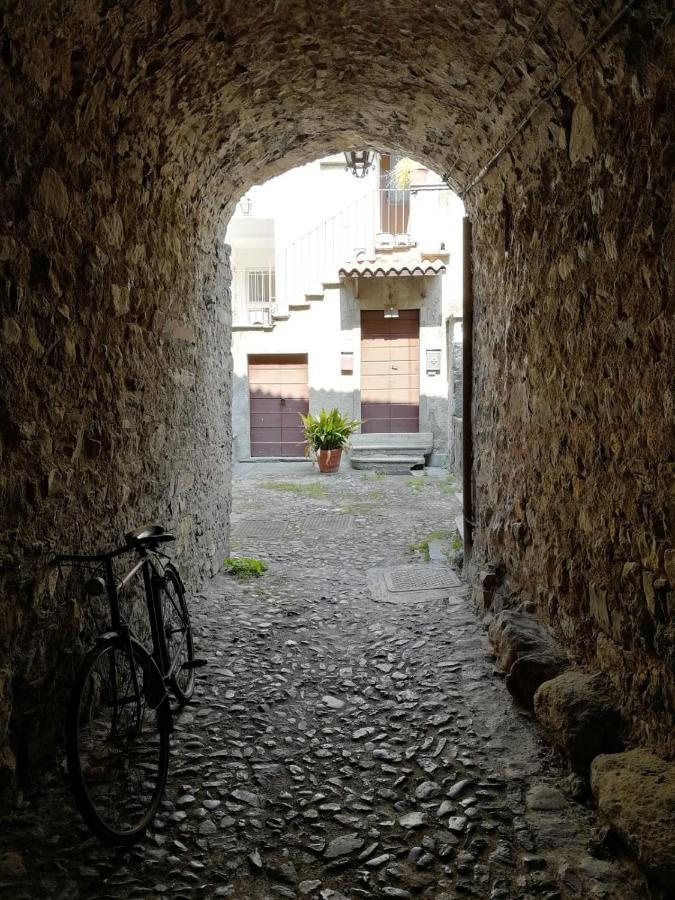 L'Antico Borgo, Un Mix Di Storia E Romanticismo Villa Lierna Exterior photo